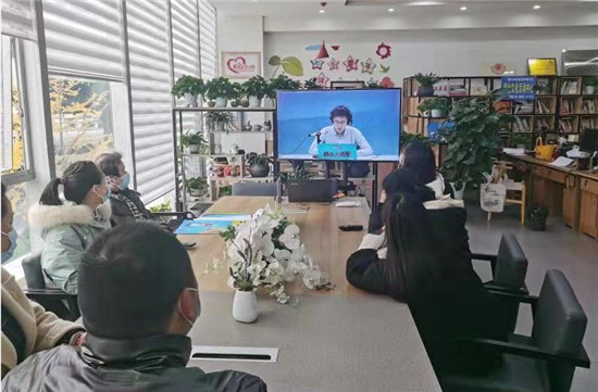 成都市首次創(chuàng)新以線上直播、連麥互動(dòng)的“線上云聯(lián)動(dòng)”形式，在全市掀起憲法學(xué)習(xí)宣傳教育的熱潮。成都市金牛區(qū)司法局供圖